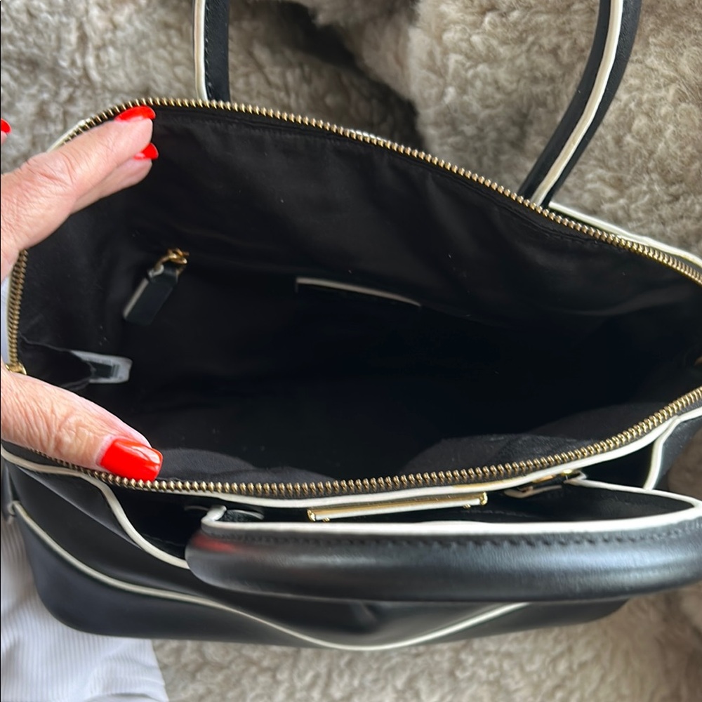 Marc Jacobs Black Satchel with Gold Hardware and Structured Design - Picture 8 of 10